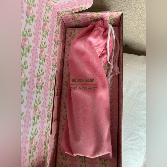 Stanley Loveshack 12 oz water bottle - Picture 5 of 6